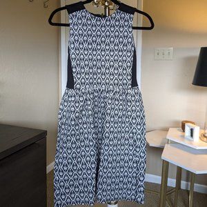 Stretch Back & White A-line Dress | Size XS